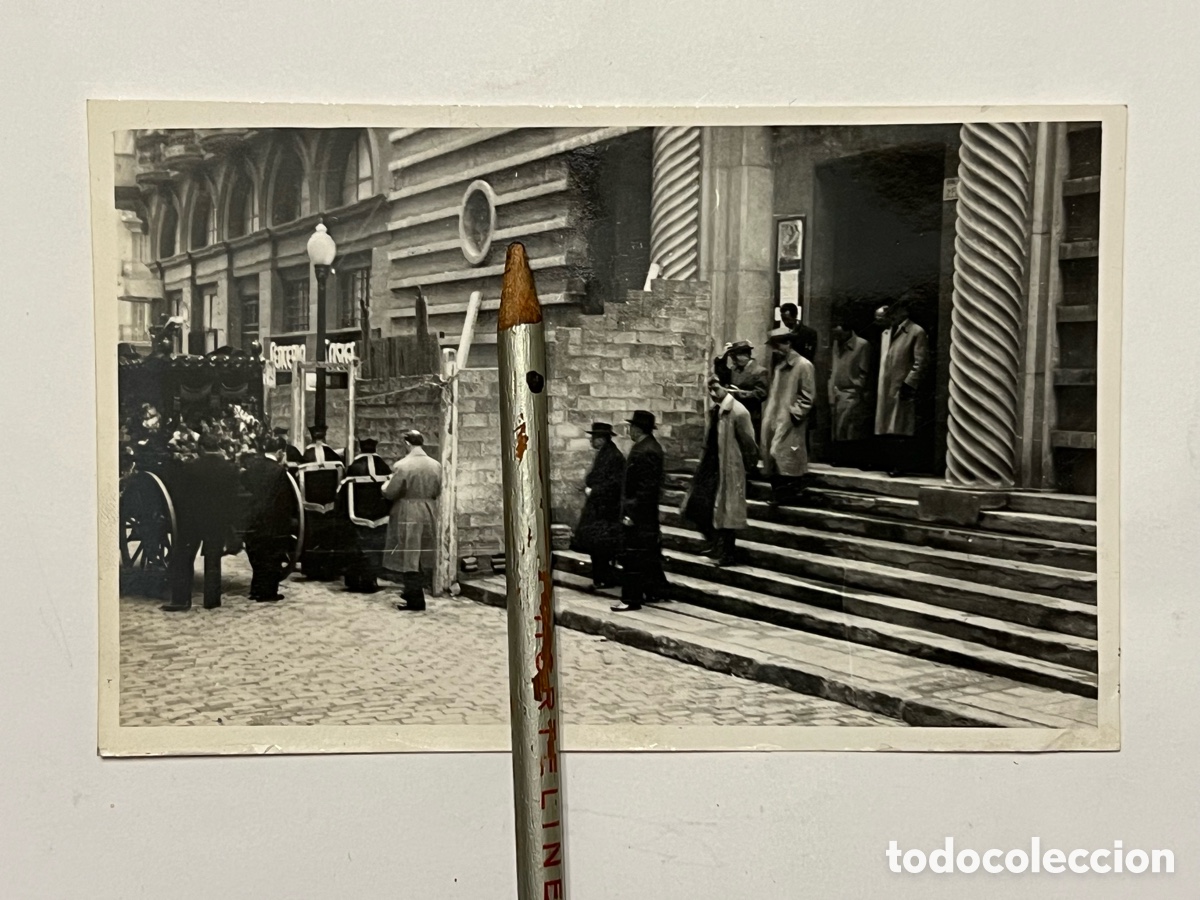 Fotograf&iacute;a antigua: BARCELONA. Fotografia Funeral.. JOSEP ANSELM CLAVE.. ? Fotos Sales (h.1950?) Medidas: 8,5 x 13,5