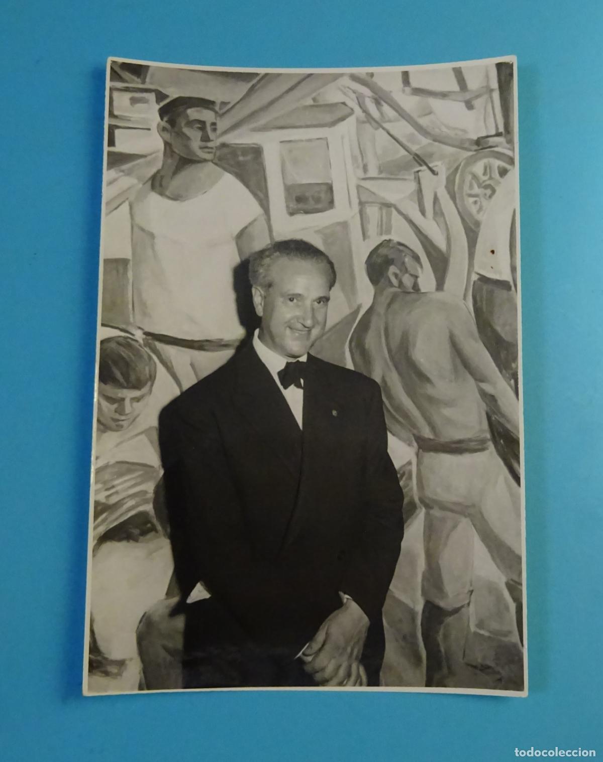 Fotograf&iacute;a antigua: FOTOGRAF&Iacute;A VIOLINISTA A IDENTIFICAR AL FONDO MURAL DEL ATENEO MAR&Iacute;TIMO DE VALENCIA