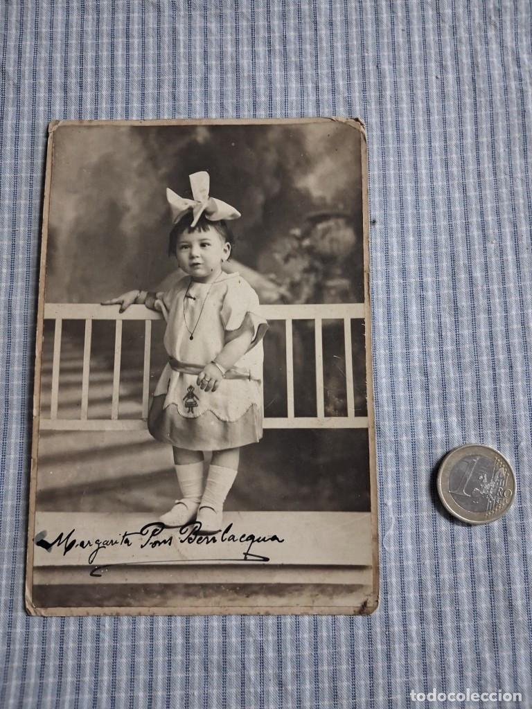 Fotograf&iacute;a antigua: Fotograf&iacute;a Ni&ntilde;a con lazo en la cabeza. Foto Baselli. Montevideo. Uruguay