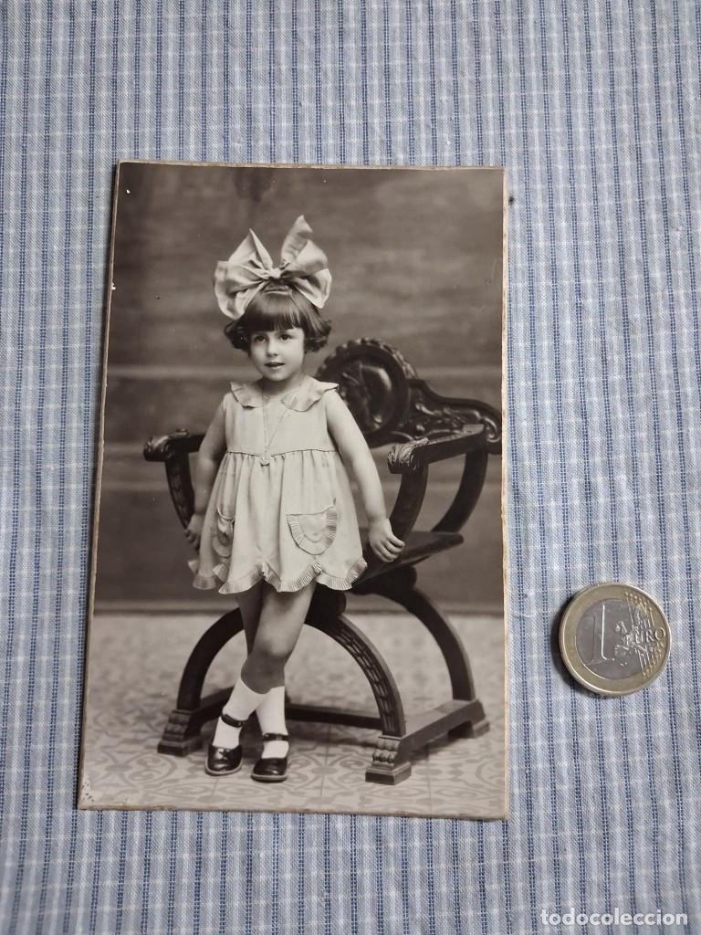 Fotograf&iacute;a antigua: Fotograf&iacute;a Ni&ntilde;a con lazo en la cabeza. Vicente Vall&eacute;s. Barcelona