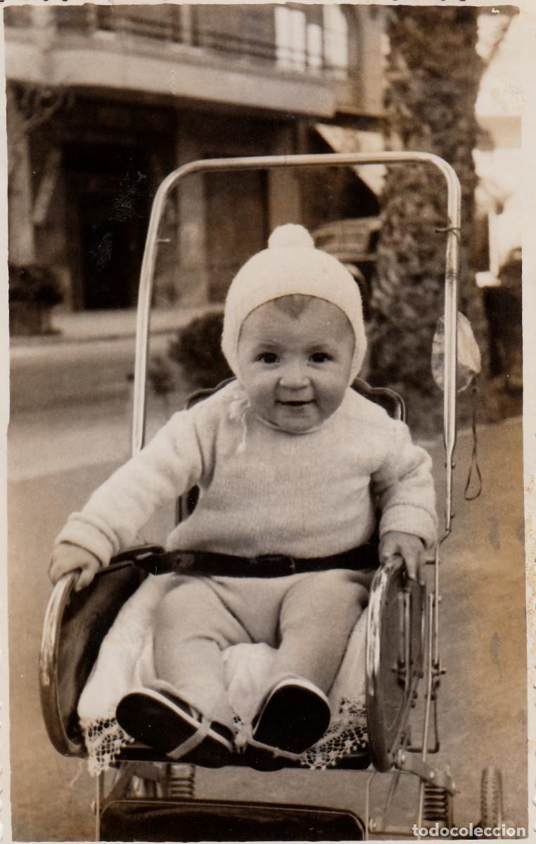 Fotograf&iacute;a antigua: Ni&ntilde;o, beb&eacute; en su carrito. Fernando L&oacute;pez, Val&egrave;ncia. A&ntilde;os 50 pc