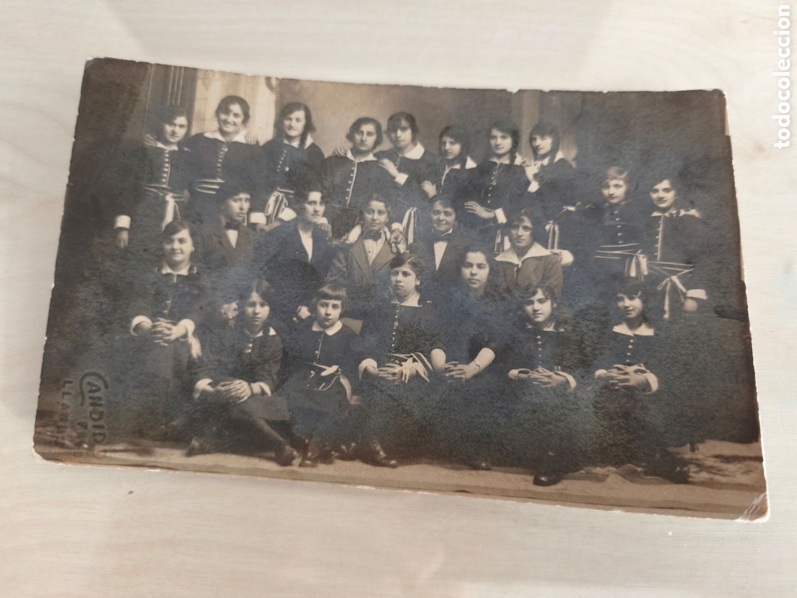 Fotograf&iacute;a antigua: Foto C&aacute;ndido de Llanes. Foto escuela de ni&ntilde;as