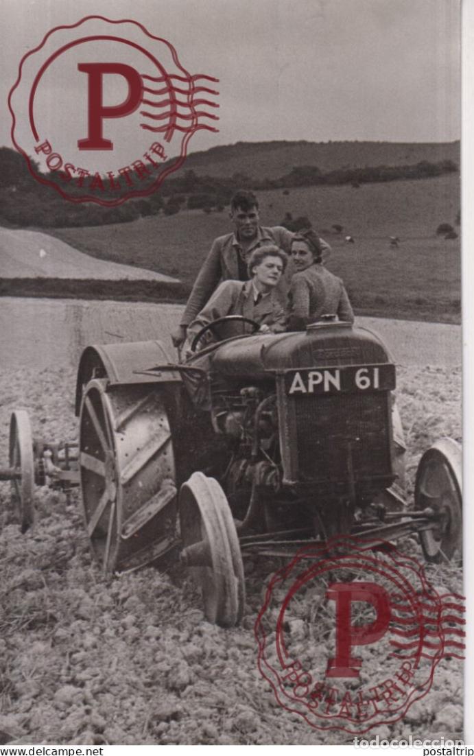 Alte Fotografie: APN 61 TRACTEUR TRACTOR AGRICULTURA 17*11CM