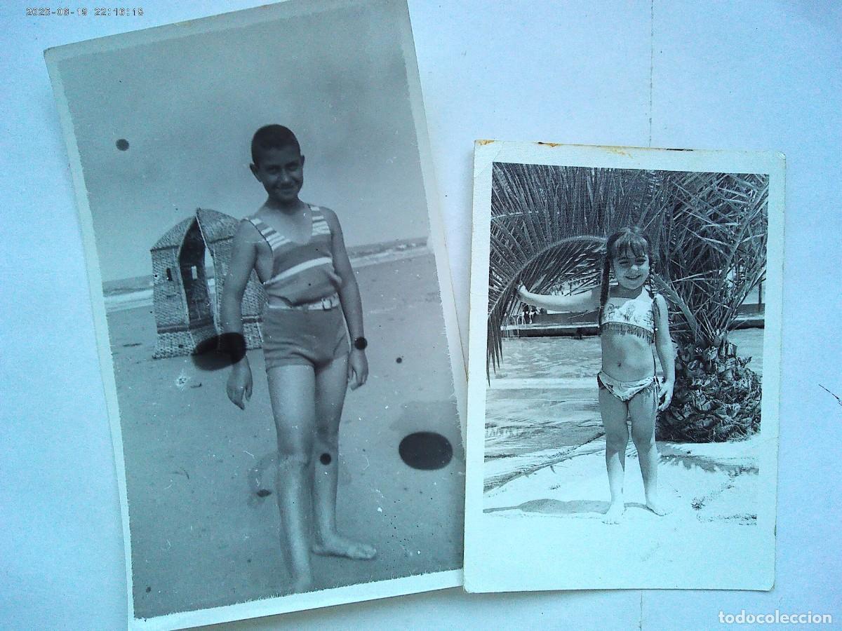 Fotograf&iacute;a antigua: LOTE DE 2 FOTOS DE NI&Ntilde;O Y NI&Ntilde;A EN BA&Ntilde;ADOR EN PLAYA ( CADIZ 1939 ) Y PISCINA ( ALCALA GUADAIRA )