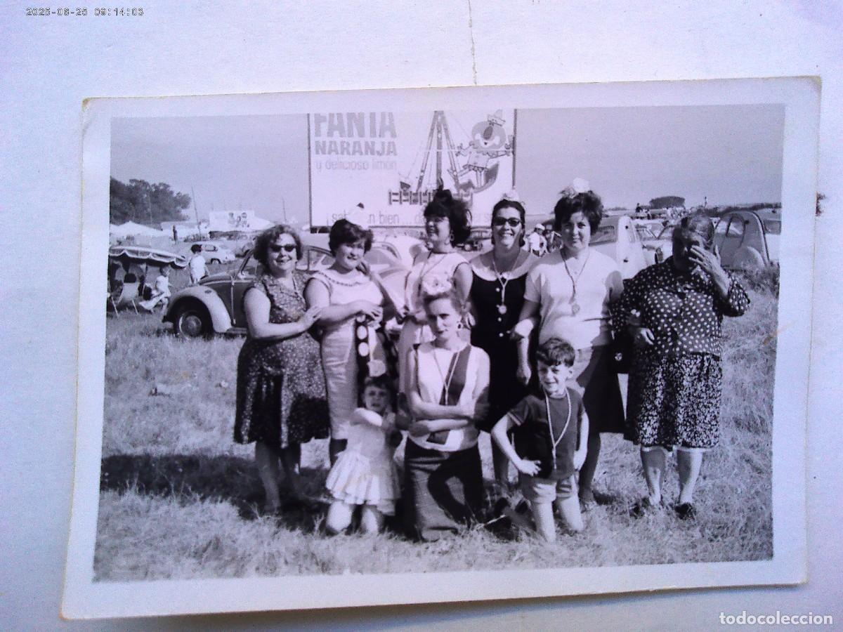 Fotograf&iacute;a antigua: FOTO DE MUJERES Y NI&Ntilde;OS DE ROMERIA, CARTEL PUBLICIDAD FANTA