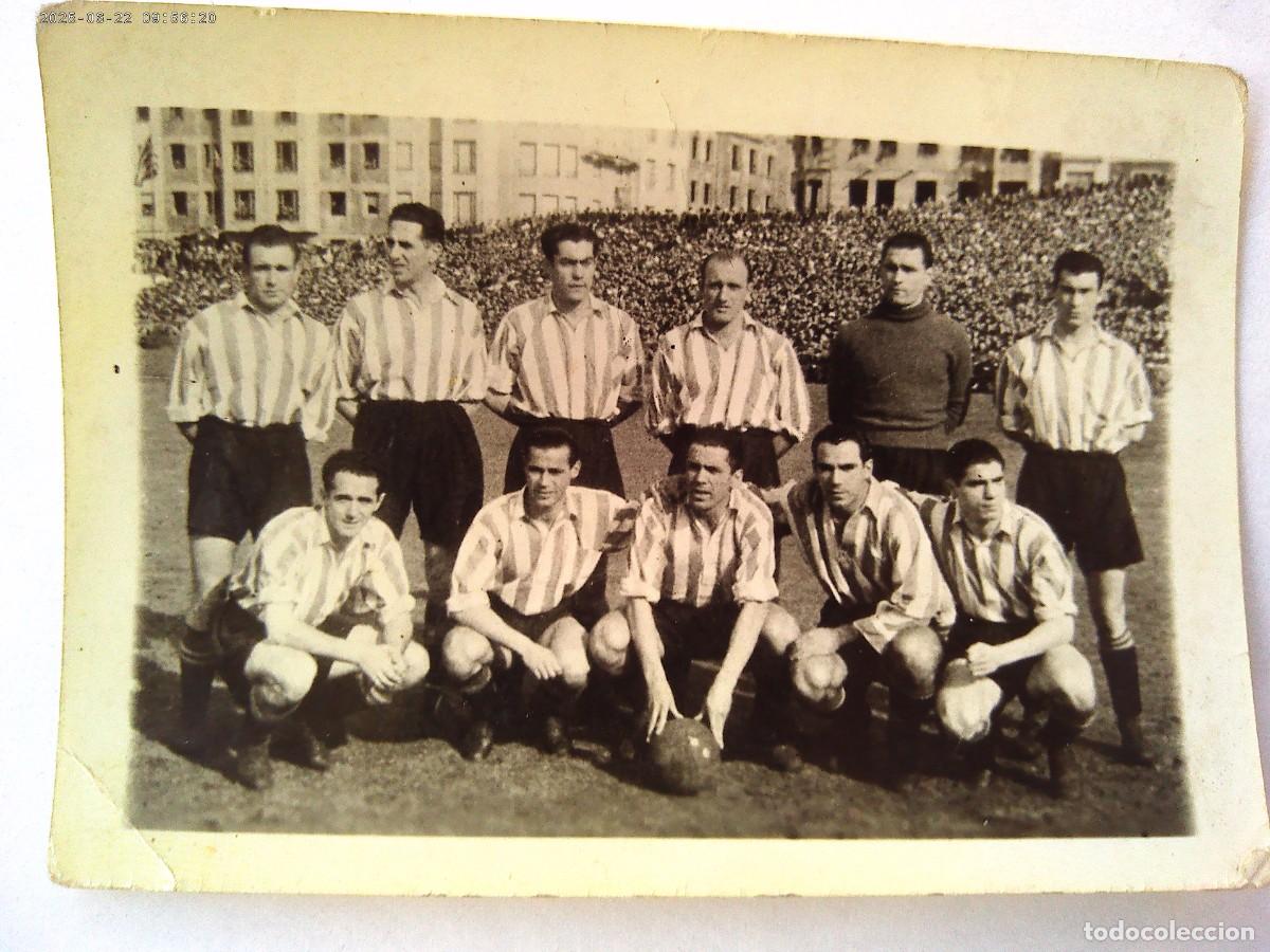 Fotograf&iacute;a antigua: FOTO DE EQUIPO DE FUTBOL , CREO QUE ES DEL BETIS ( ? ) , A&Ntilde;OS 40 . DE FOTO MODA , SEVILLA