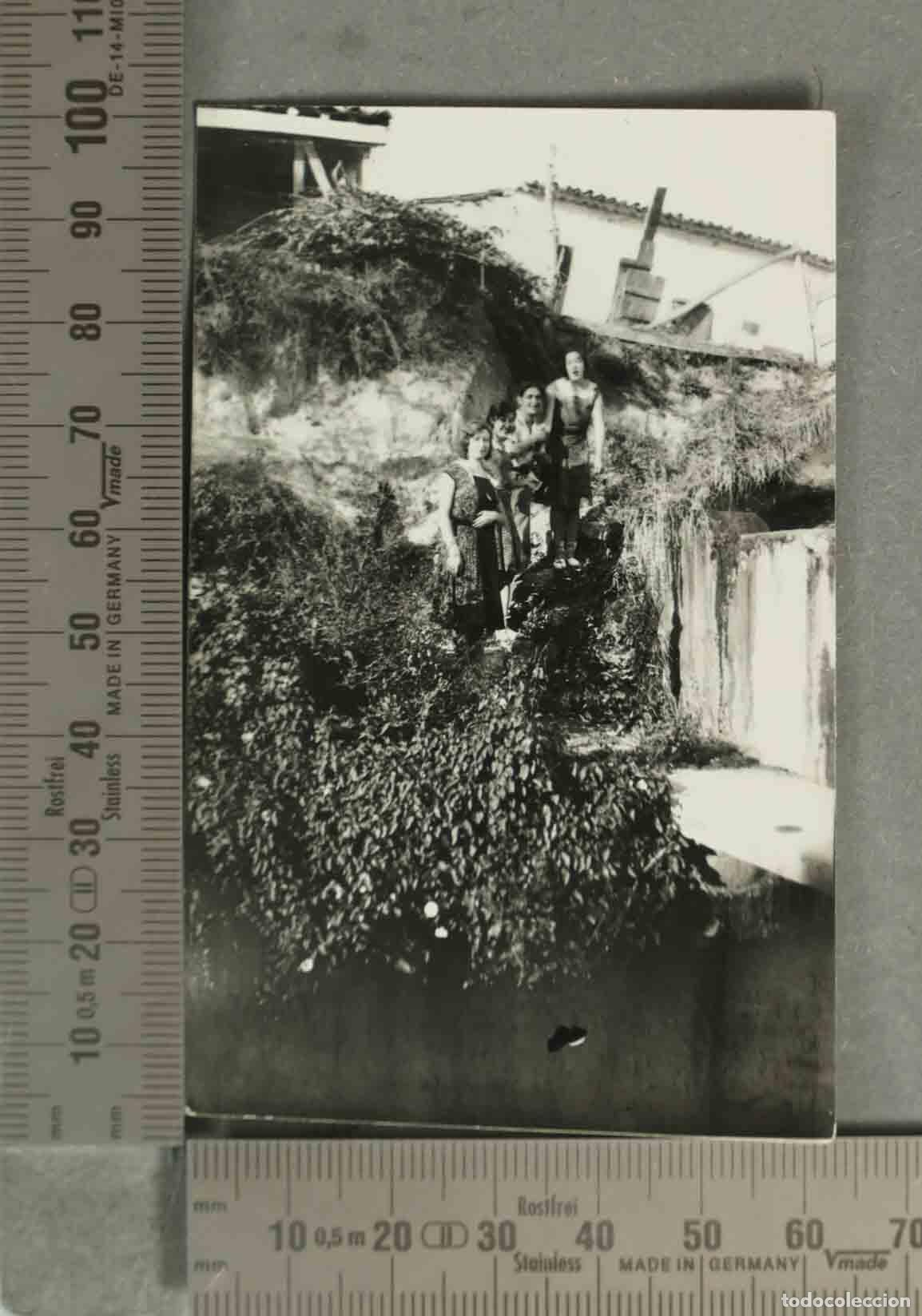 Fotografia antica: FOTOGRAFIA. MUJERES EN PUEBLO. HACIA 1940