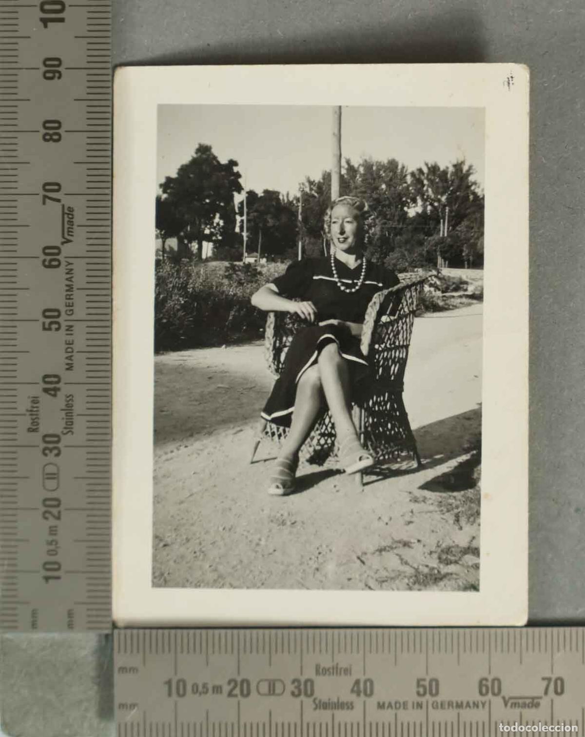 Fotograf&iacute;a antigua: FOTOGRAFIA. MUJER SENTADA EN SILLA HACIA 1940