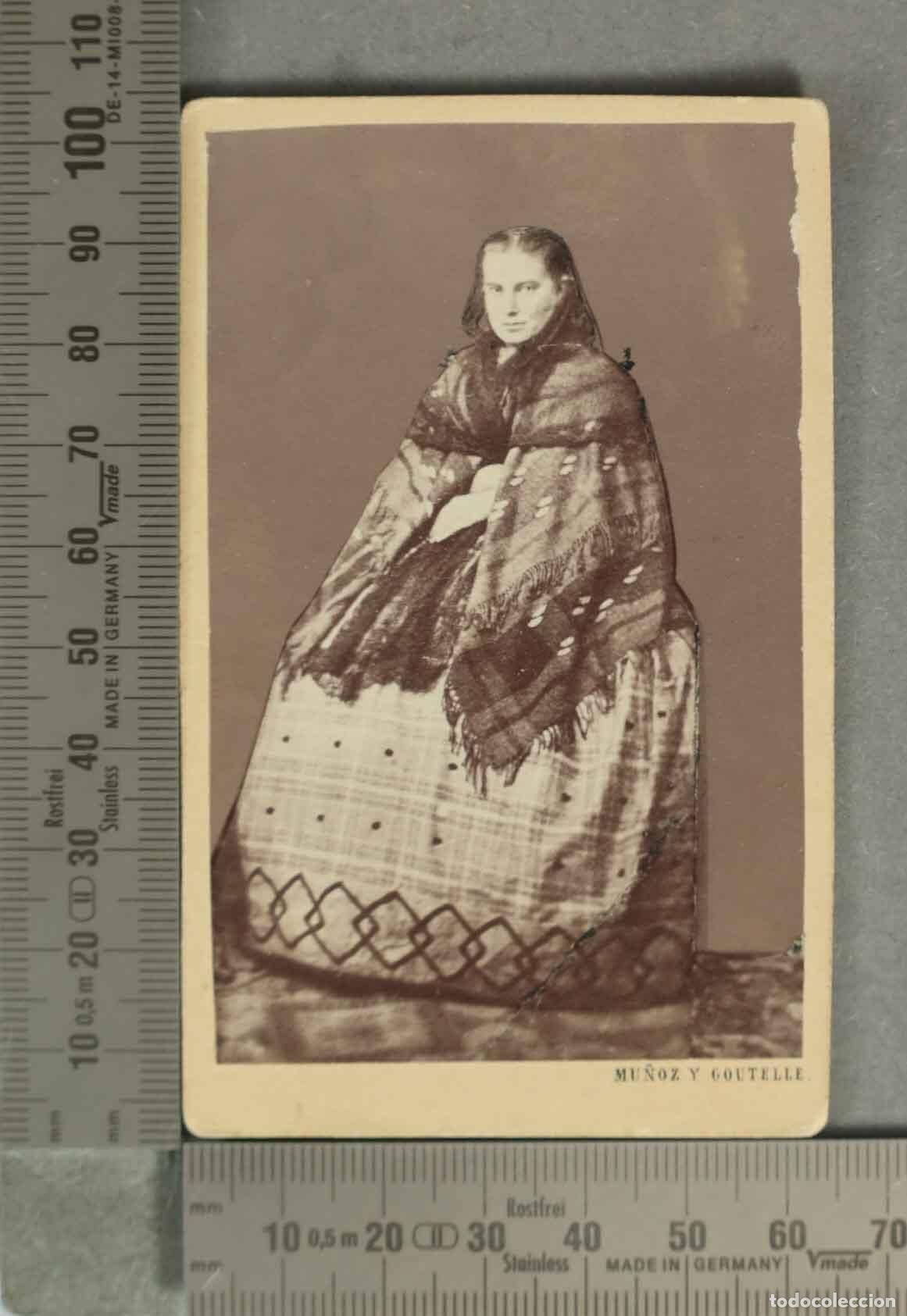 Fotograf&iacute;a antigua: CARTE DE VISITE. MUJER INDUMENTARIA TRADICIONAL. MU&Ntilde;OZ Y GOUTELLE.