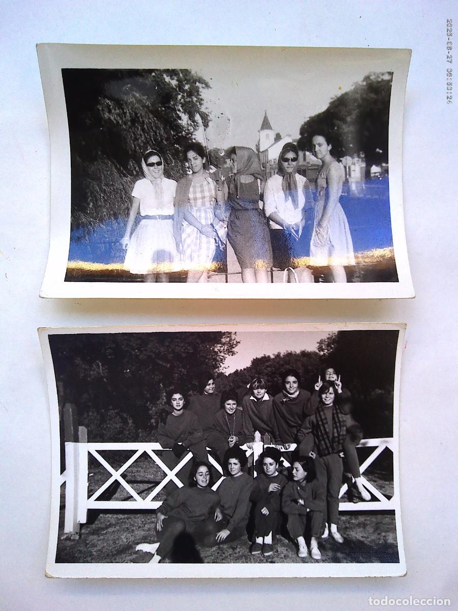 Fotografia antica: LOTE DE 2 FOTOS DE CHICAS CON SOMBRA DEL FOTOGRAFO , 1962