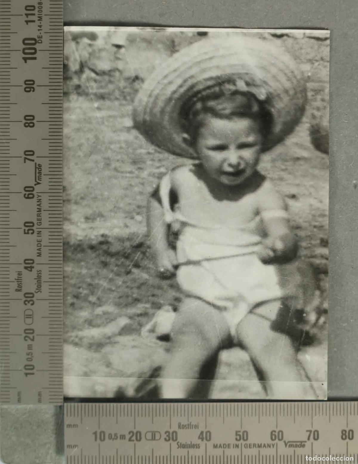 Fotografia antica: FOTOGRAFIA. NI&Ntilde;O CON SOMBRERO DE PAJA. HACIA 1940