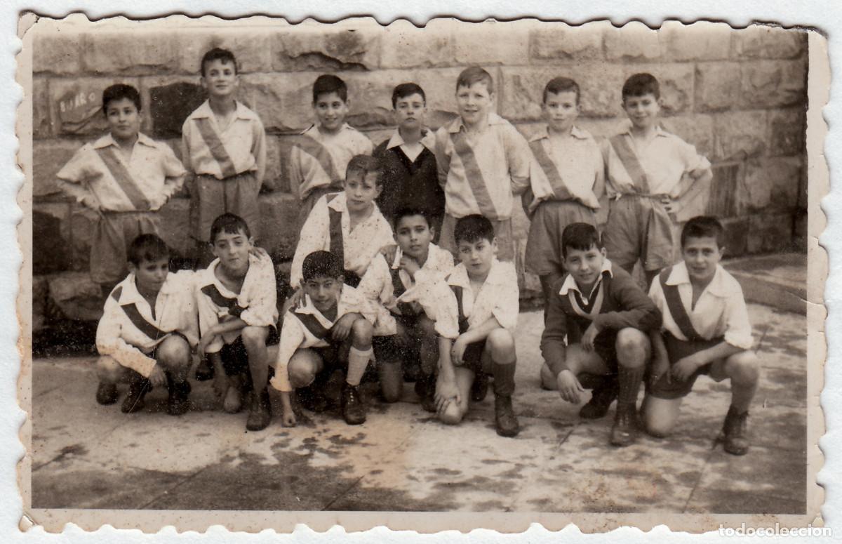 Fotografia antica: J&oacute;venes, ni&ntilde;os futbolistas. Equipo de f&uacute;tbol. A&ntilde;os 50 rc