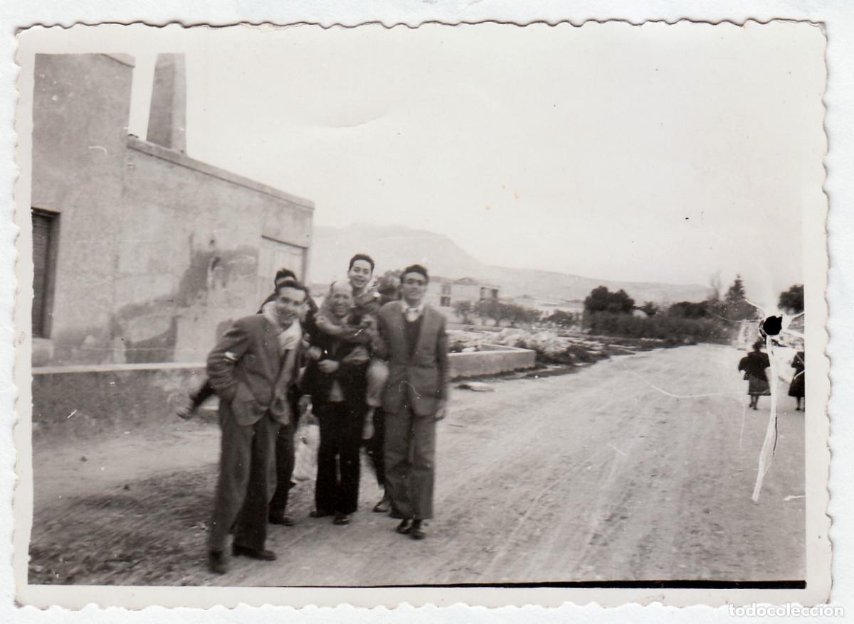 Fotograf&iacute;a antigua: 4 fotos. Chicos. J&oacute;venes en Alicante?. Revelados Basilio. A&ntilde;os 50-60 rc