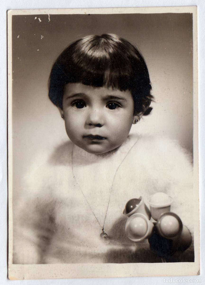 Fotograf&iacute;a antigua: Ni&ntilde;a llorosa. Fotos Maty, Elda. Alicante A&ntilde;os 60 rc