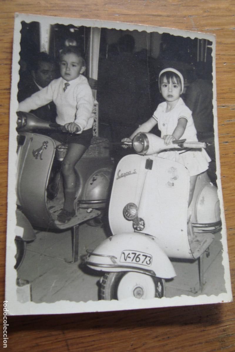 Fotograf&iacute;a antigua: ANTIGUA FOTOGRAFIA DE NI&Ntilde;OS EN MOTO VESPA A&Ntilde;OS 60?