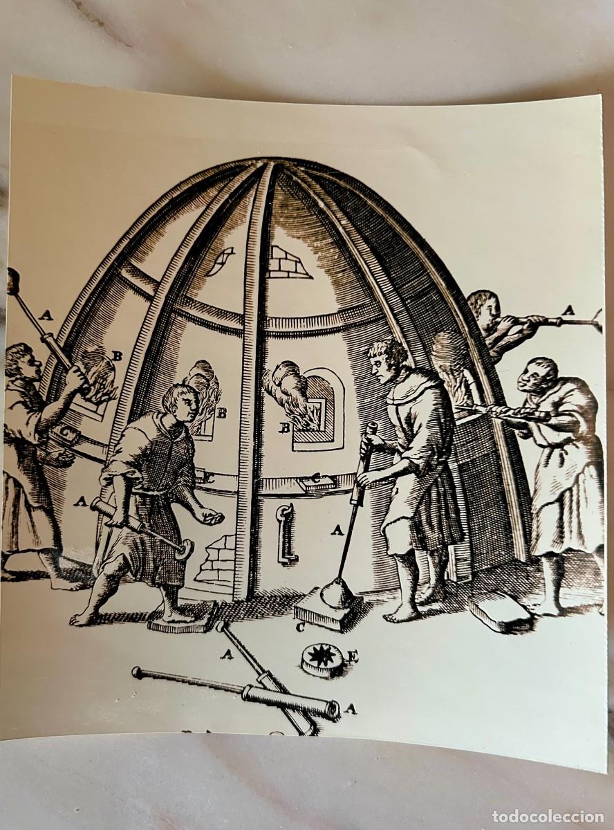 Fotograf&iacute;a antigua: FOTOGRAFIA DE UN GRABADO DEL SIGLO XVII - HORNO DE FUSI&Oacute;N DE VIDRIO Y ARTESANOS VIDRIEROS