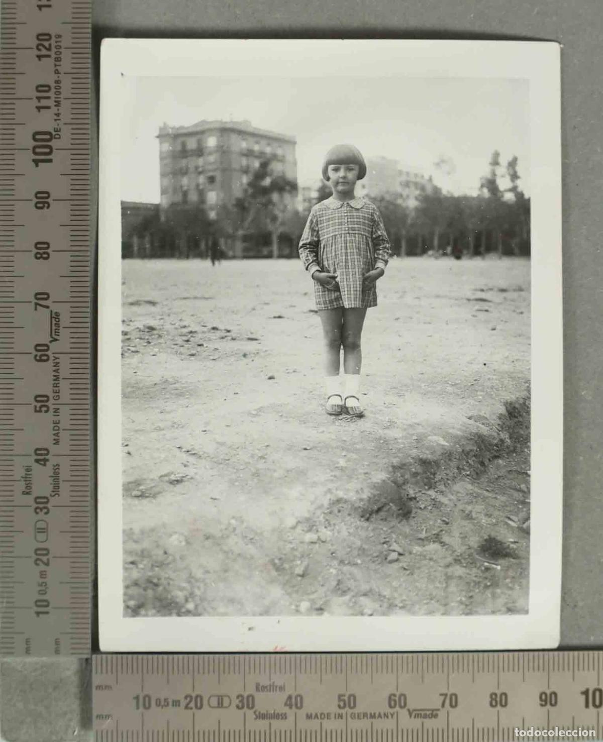 Fotograf&iacute;a antigua: FOTOGRAFIA. NI&Ntilde;A EN DESCAMPADO. HACIA 1920