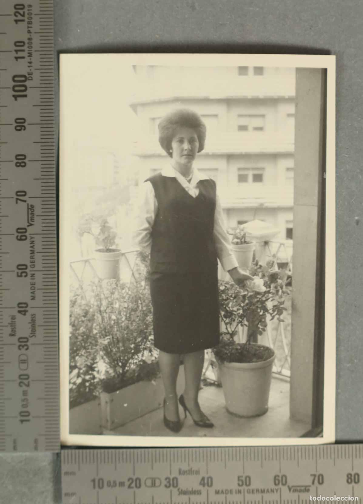 Fotograf&iacute;a antigua: FOTOGRAFIA. MUJER EN TERRAZA