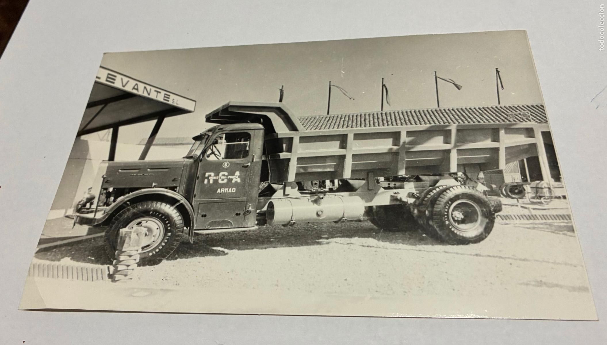 Fotograf&iacute;a antigua: FOTOGRAFIA CAMION CON REMOLQUE DE OBRAS, CALSA, FERIA MUESTRAS ZARAGOZA