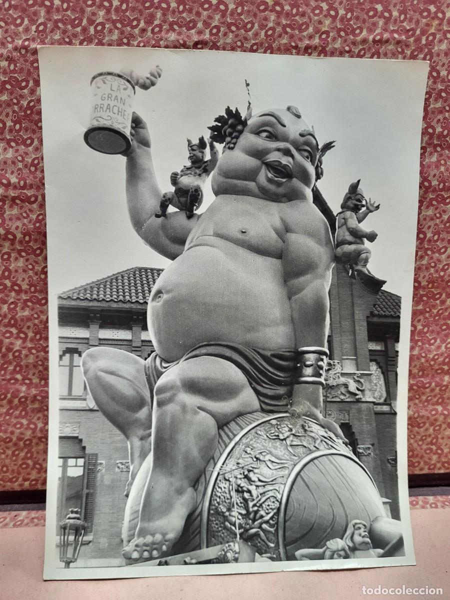 Fotograf&iacute;a antigua: ANTIGUA FOTOGRAFIA FALLAS VALENCIA PLAZA MERCADO CENTRAL 1979