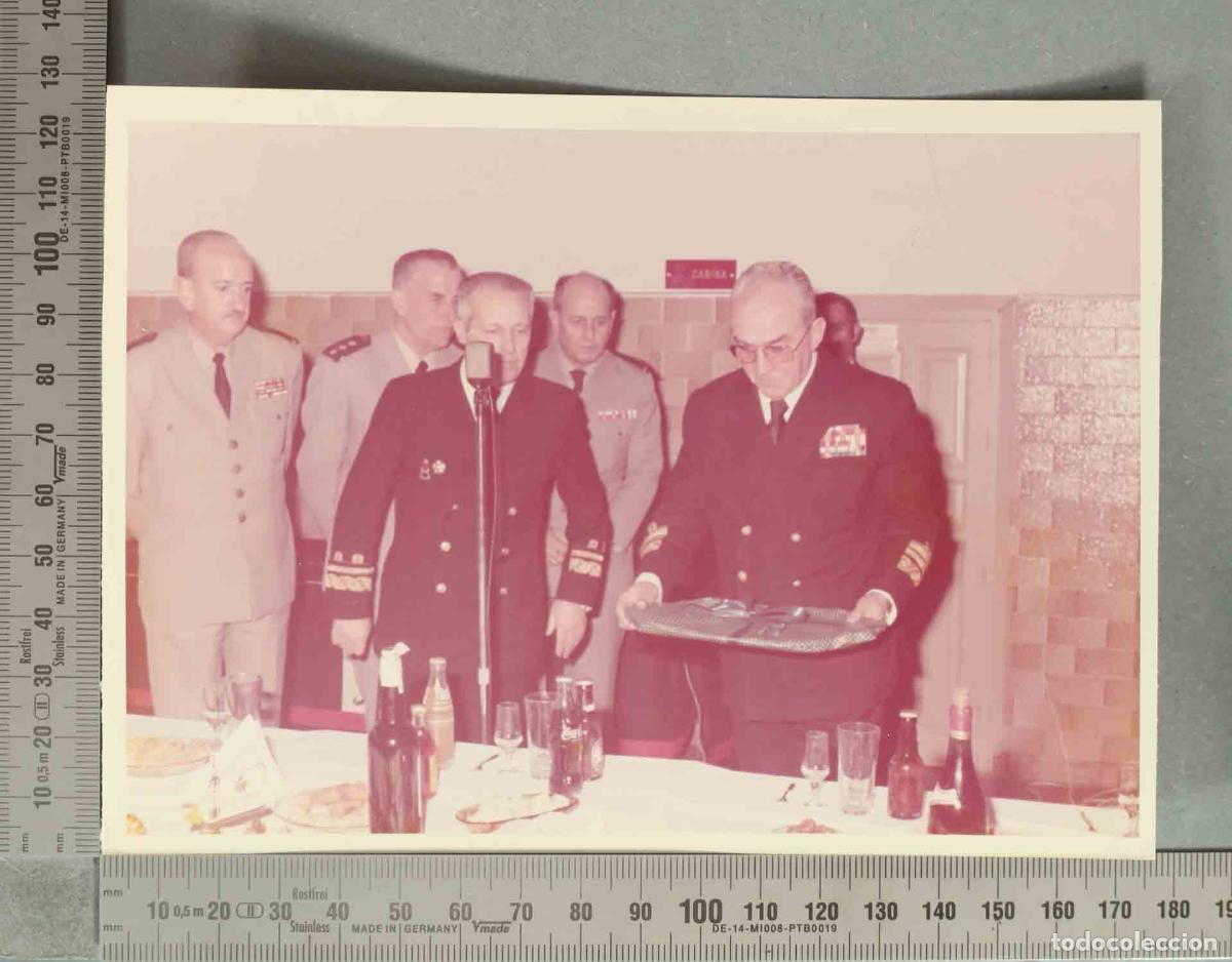 Fotograf&iacute;a antigua: FOTOGRAFIA. VISITA INSPECCION COMGEIM FEBRERO 77 AL TEAR ENTREGA REGALO