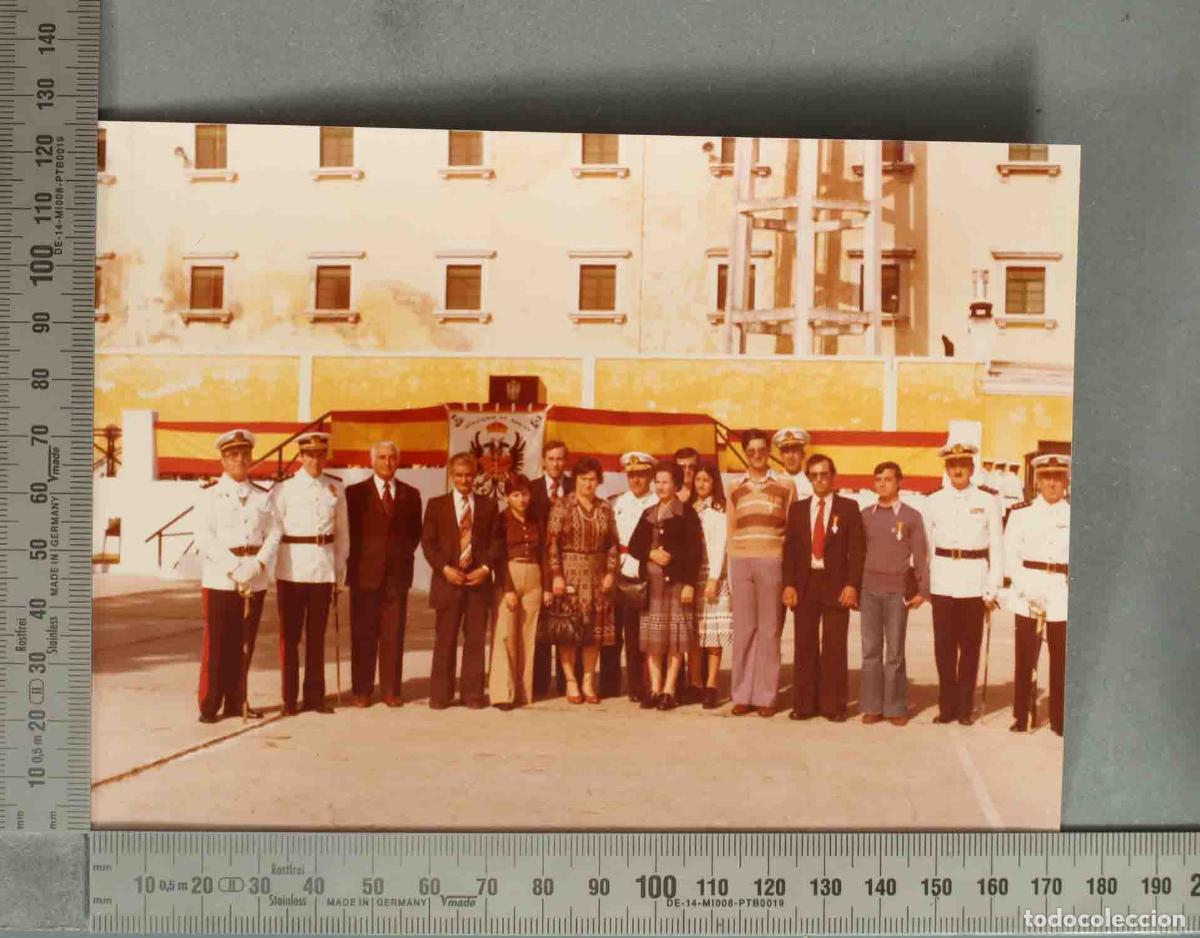 Fotograf&iacute;a antigua: FOTOGRAFIA. LEVES PENALES CONDECORACION OCTUBRE -77. CONDECORADOS