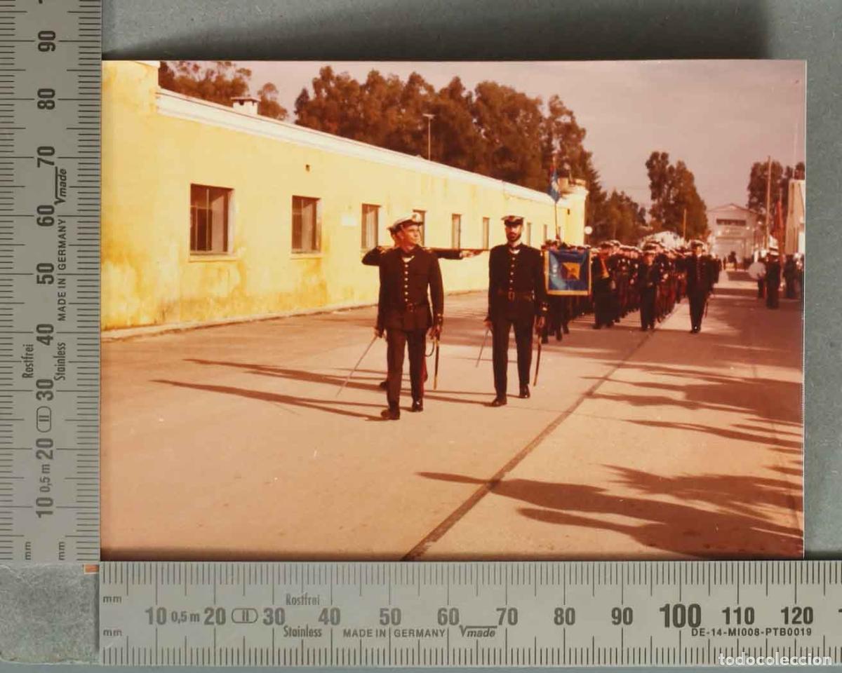 Fotograf&iacute;a antigua: FOTOGRAFIA. ENTREGA MANDO TEAR ENERO 77 DESFILE