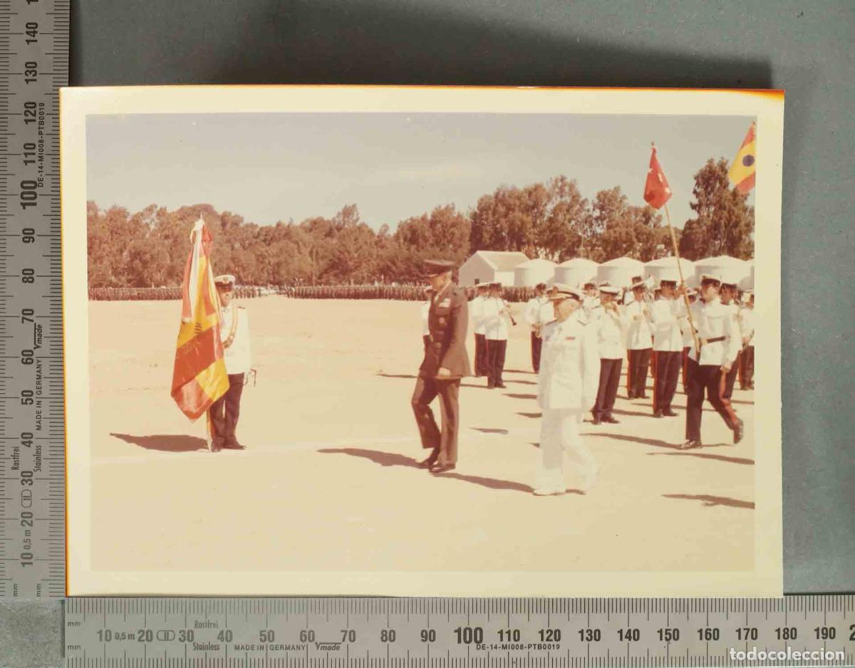 Fotograf&iacute;a antigua: FOTOGRAFIA. VISITA DEL COMANDANTE GENERAL DEL USMC GENERAL WILSON AL TEAR 1977. DESFILE