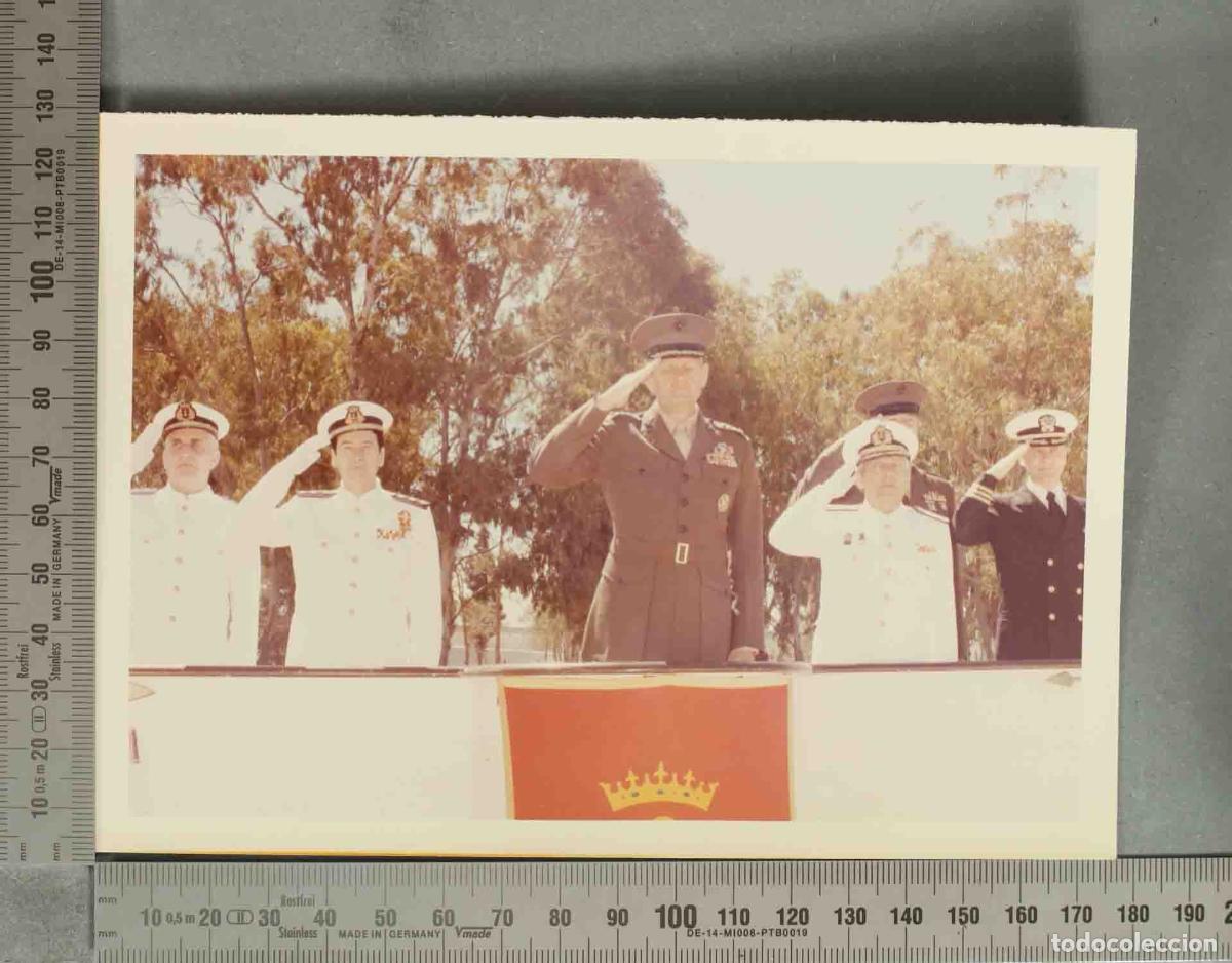 Fotograf&iacute;a antigua: FOTOGRAFIA. VISITA DEL COMANDANTE GENERAL DEL USMC GENERAL WILSON AL TEAR 1977. TRIBUNA