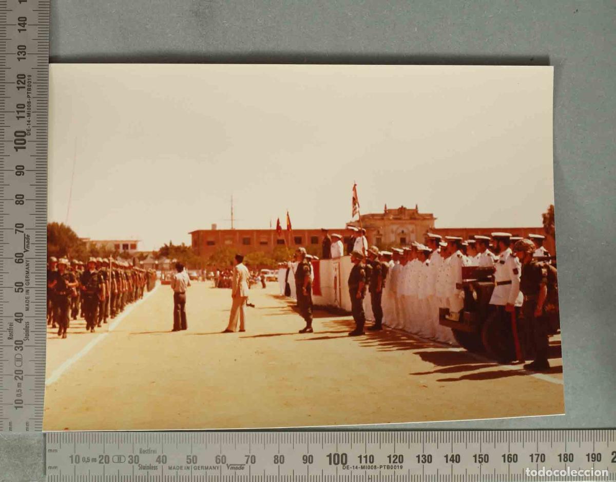 Fotograf&iacute;a antigua: FOTOGRAFIA. VISITA DEL COMANDANTE GENERAL DEL USMC GENERAL WILSON AL TEAR 1977. DESFILE