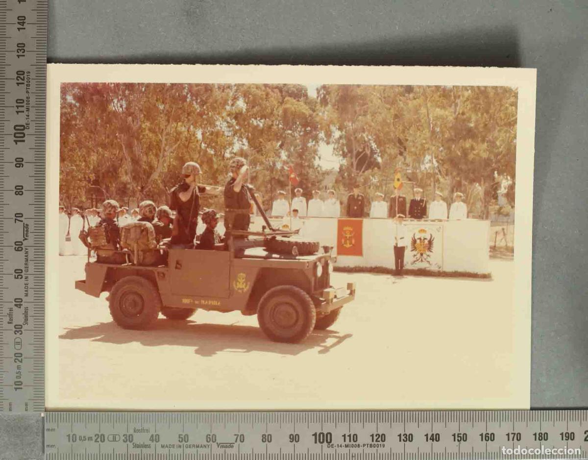 Fotograf&iacute;a antigua: FOTOGRAFIA. VISITA DEL COMANDANTE GENERAL DEL USMC GENERAL WILSON AL TEAR 1977. DESFILE JEEP