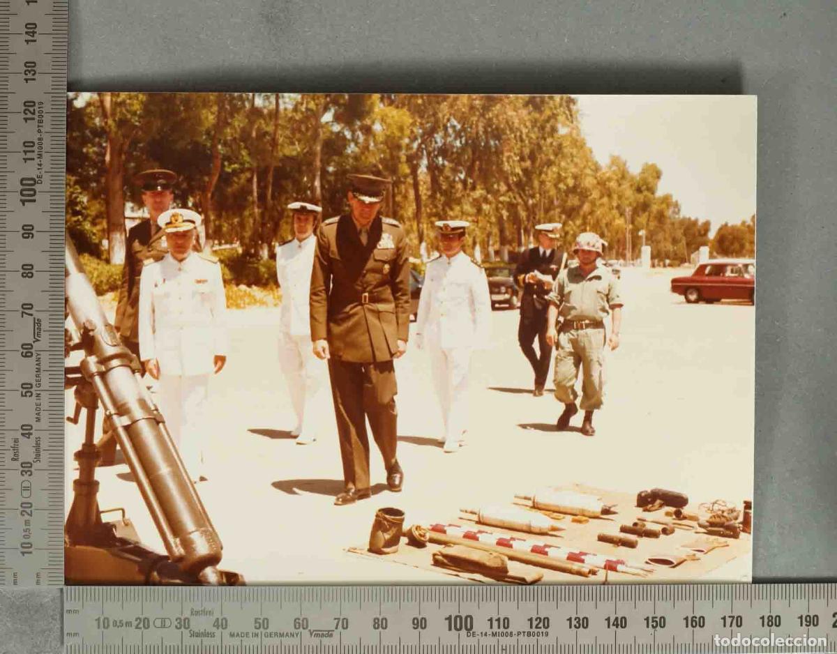 Fotograf&iacute;a antigua: FOTOGRAFIA. VISITA DEL COMANDANTE GENERAL DEL USMC GENERAL WILSON AL TEAR 1977. ENSE&Ntilde;ANZA EQUIPO