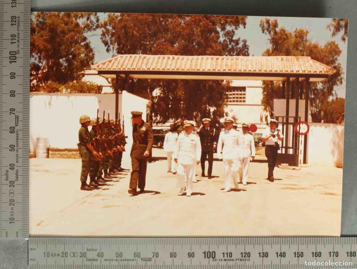 Fotograf&iacute;a antigua: FOTOGRAFIA. VISITA DEL COMANDANTE GENERAL DEL USMC GENERAL WILSON AL TEAR 1977. ENTRADA AL TEAR