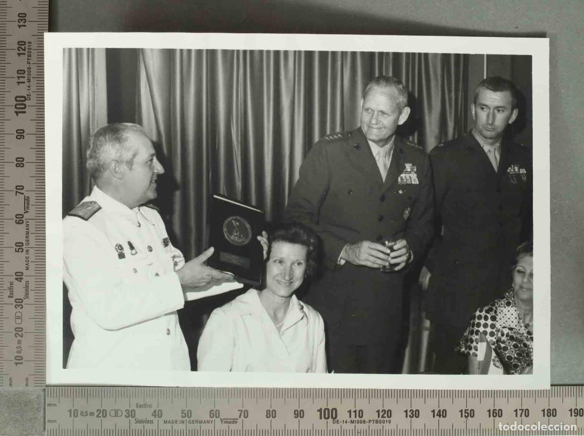 Photographie ancienne: FOTOGRAFIA. VISITA DEL COMANDANTE GENERAL DEL USMC GENERAL WILSON AL TEAR 1977. ACTO