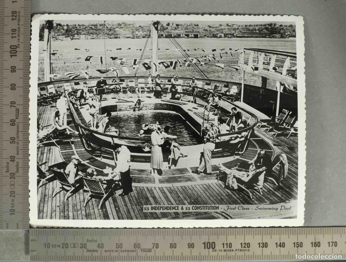 Fotograf&iacute;a antigua: FOTOGRAFIA PROMOCIONAL. S.S. Independence and S.S. Constitution - First Class - Swimming Pool