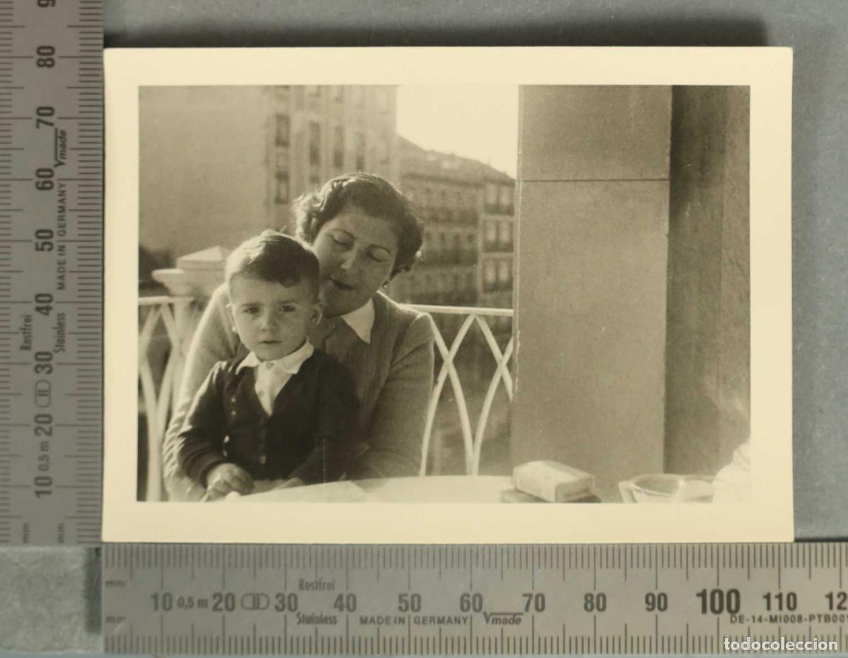 Fotograf&iacute;a antigua: FOTOGRAFIA. MADRE CON HIJO. TERRAZADA HACIA 1950