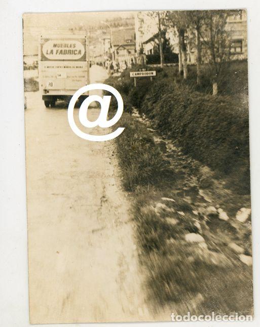 Alte Fotografie: FOTO CAMION EMPRESA MUEBLES LA FABRICA ENTRABNDO A CAMPRODON A&Ntilde;OS 60