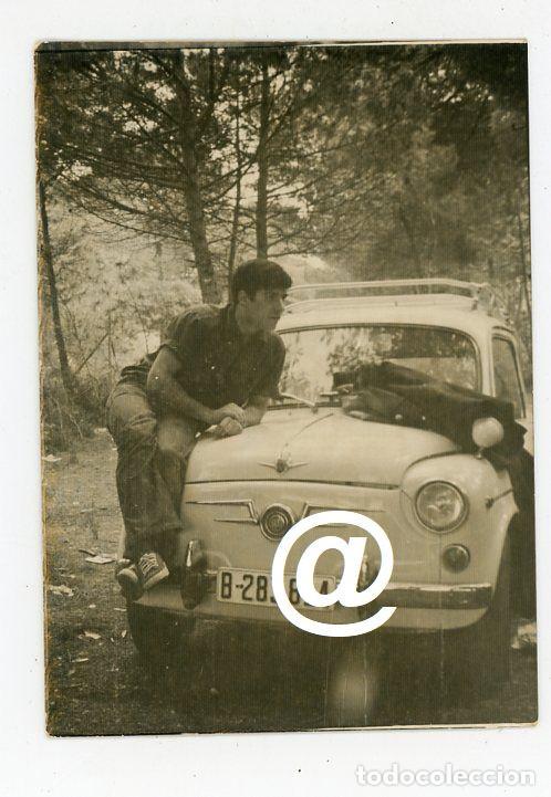Fotograf&iacute;a antigua: FOTO COCHE AUTOMOVIL SEAT 600 MATRICULA BARCELONA A&Ntilde;OS 60