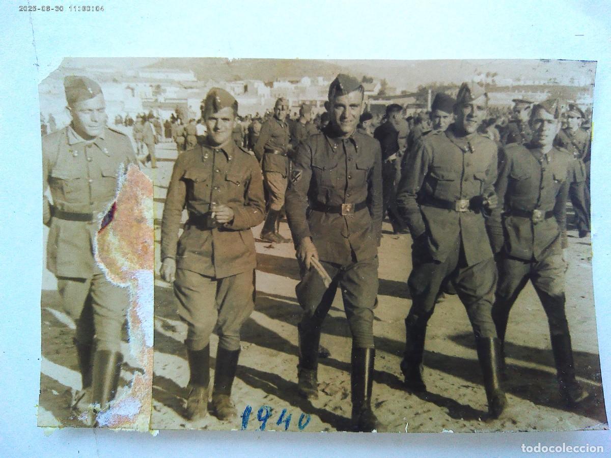 Fotograf&iacute;a antigua: PROTECTORADO: FOTO DE MILITARES DE ARTILLERIA DE PASEO, 1940. DE J. LOPEZ PI&Ntilde;ERO, VILLA ALHUCEMAS
