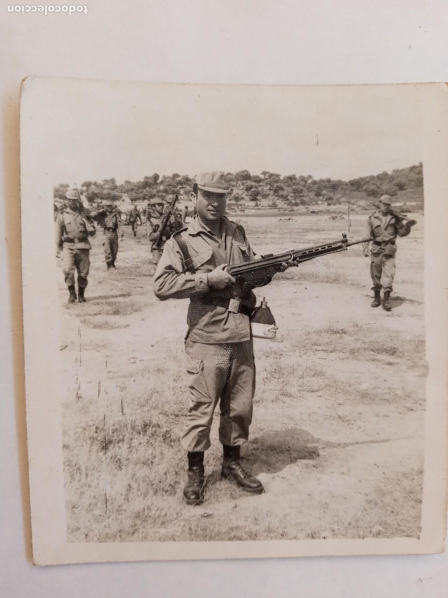 Fotograf&iacute;a antigua: FOTO DE MILITARES CON ROPA DE CAMPA&Ntilde;A CON CETME