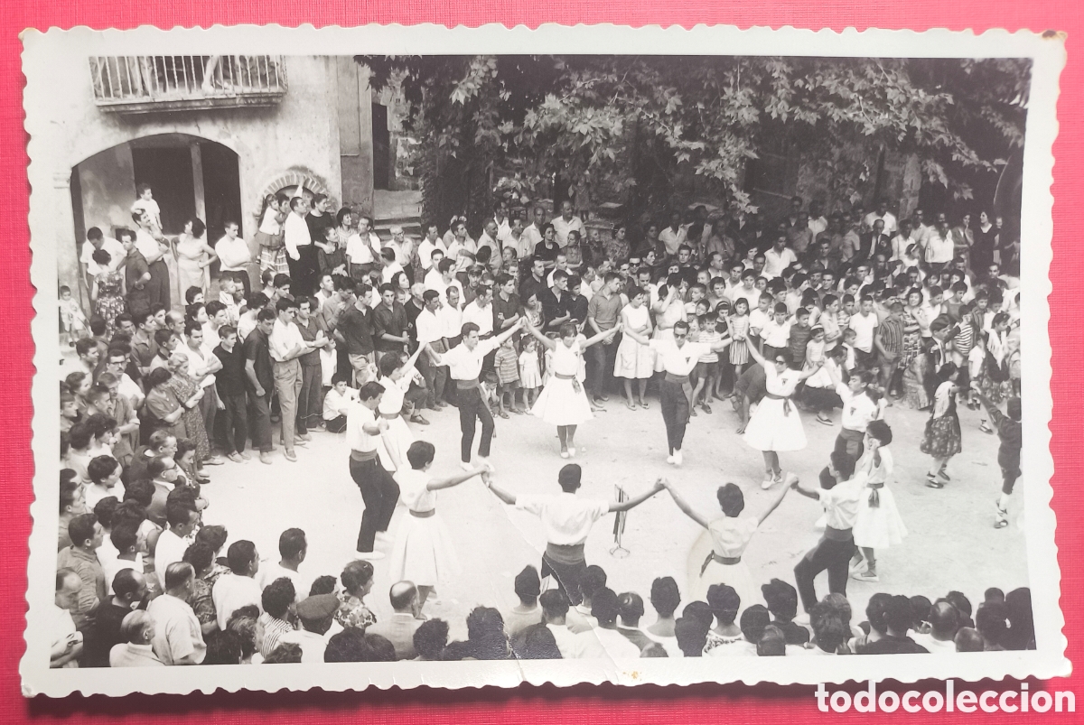 Alte Fotografie: TORTELL&Agrave; FESTA MAJOR SARDANA PLA&Ccedil;A FOTOGRAF&Iacute;A FOT&Oacute;GRAFO E. MOLAS LA GARROTXA GIRONA 1961