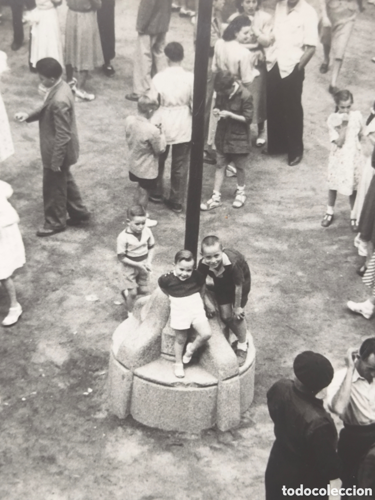 Alte Fotografie: PROV&Iacute;NCIA DE GIRONA LLOC SENSE IDENTIFICAR PLA&Ccedil;A FESTA BALL FOTOGRAF&Iacute;A C. 1950