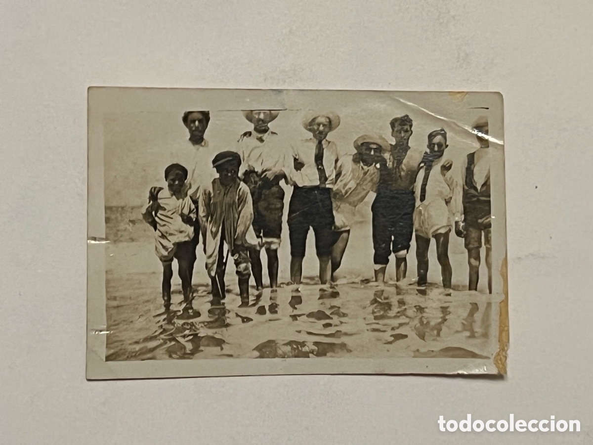 Fotograf&iacute;a antigua: EL GRAO DE VALENCIA&hellip; Grupo de hombres y ni&ntilde;os al mar.. la Valencia amada de J. Sorolla (a.1923)