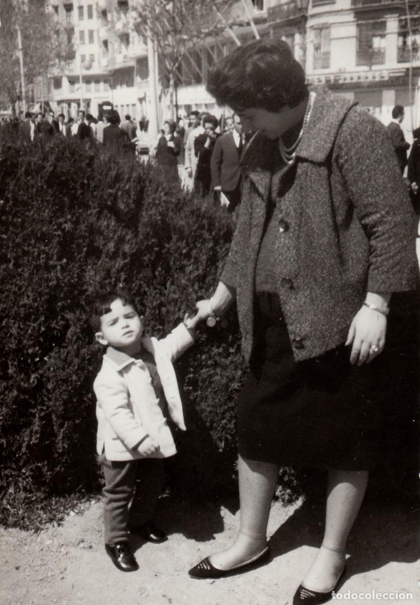 Fotograf&iacute;a antigua: Madre y su hijo en Val&egrave;ncia? A&ntilde;os 60 pc