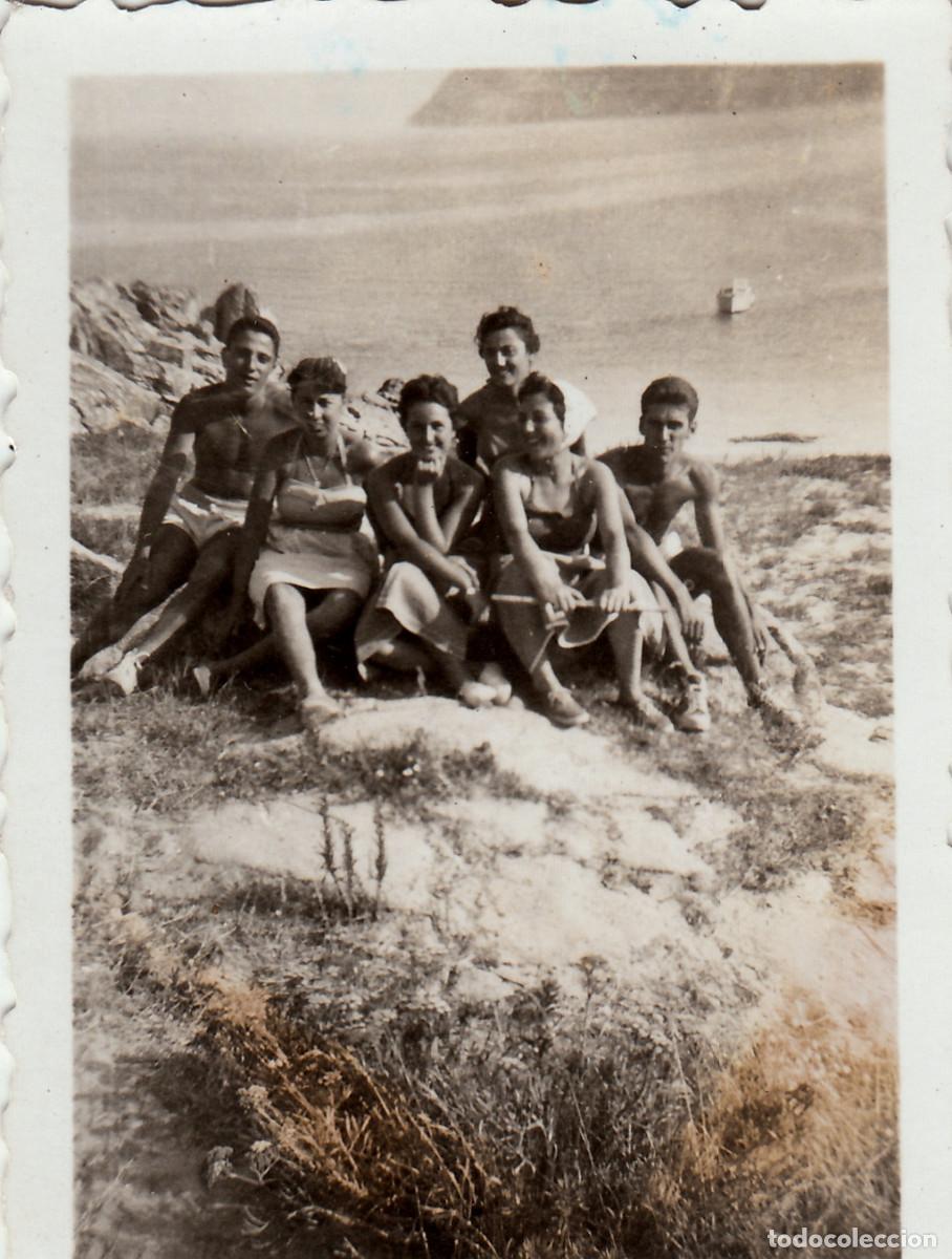 Fotograf&iacute;a antigua: Ba&ntilde;istas en la playa. A&ntilde;os 50 pc