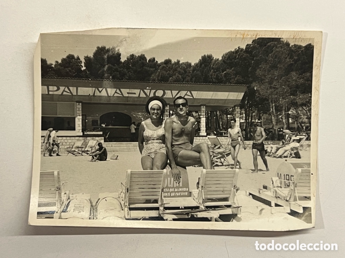 Fotograf&iacute;a antigua: PALMA NOVA&hellip; Mallorca.. Fotograf&iacute;a llegada del turismo.. en los patines tomando el sol (h.1970?)