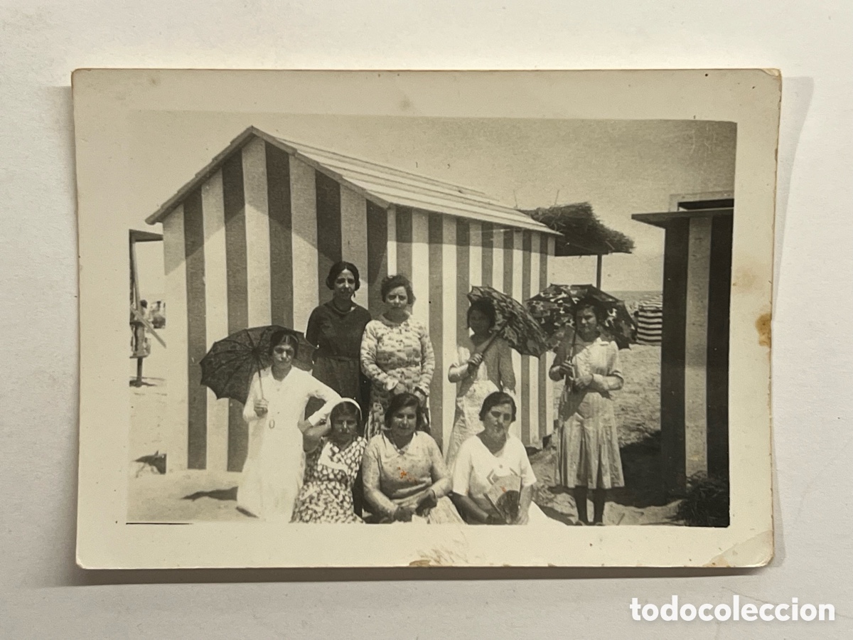 Fotograf&iacute;a antigua: VALENCIA. Playa Las Arenas.. Malvarrosa.. Aquellos ba&ntilde;istas y sus casetas de ba&ntilde;os., Verano de 1932
