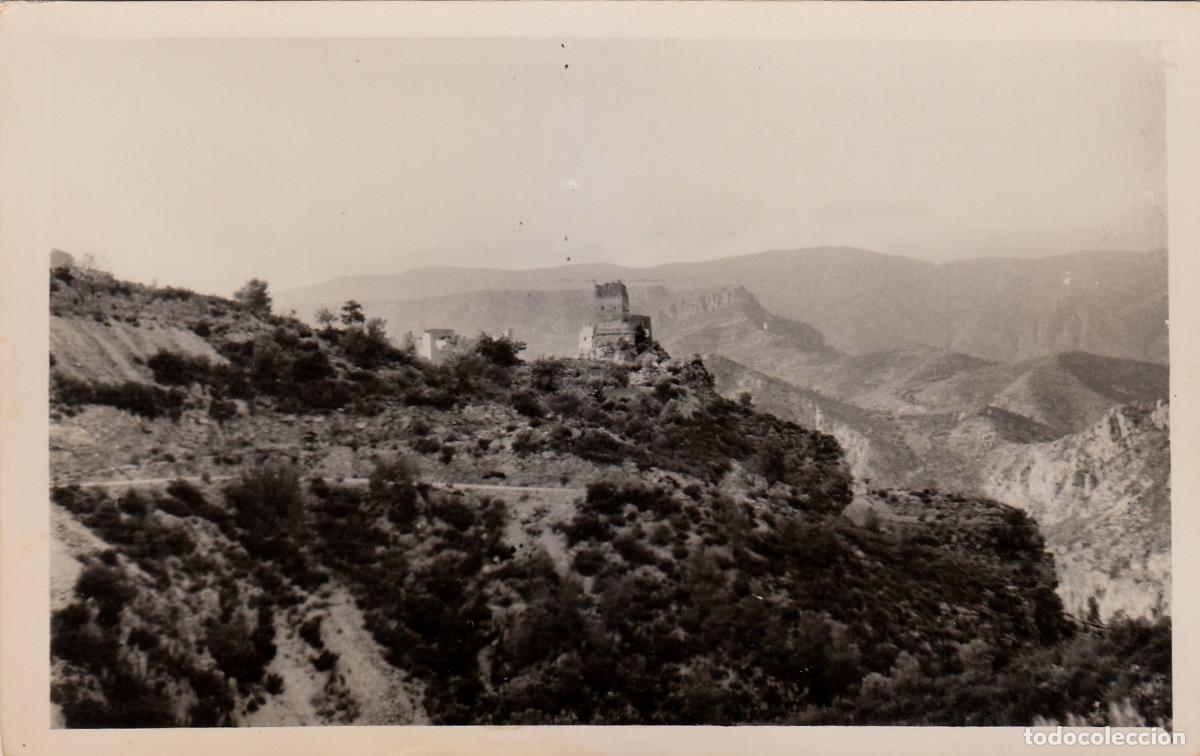 Fotograf&iacute;a antigua: Vista, paisaje. Torre castillo de Cavas, Millares, Val&egrave;ncia. A&ntilde;os 50 pc