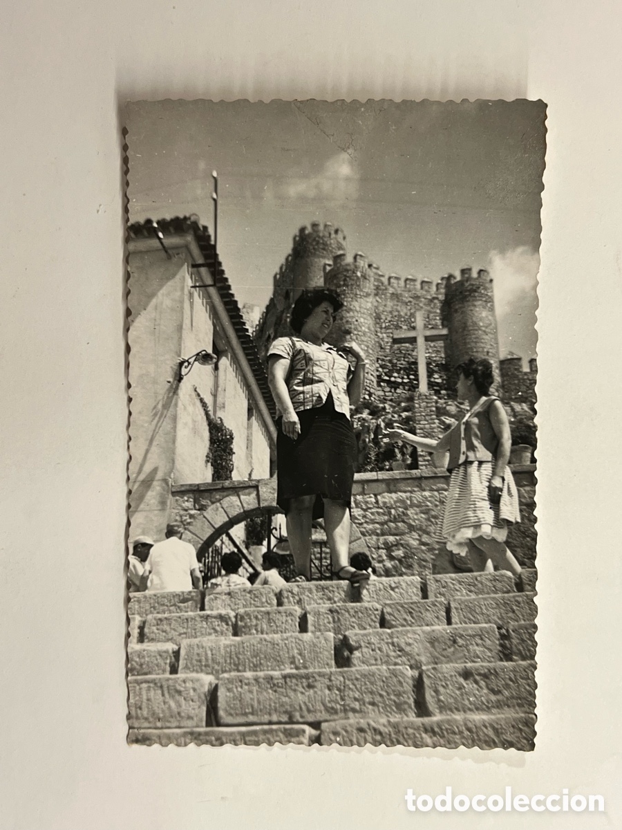 Fotograf&iacute;a antigua: ALMANSA, Albacete.. Fotograf&iacute;a Subida al Castillo&hellip; Verano de 1960, Medidas: 14 x 9 cm
