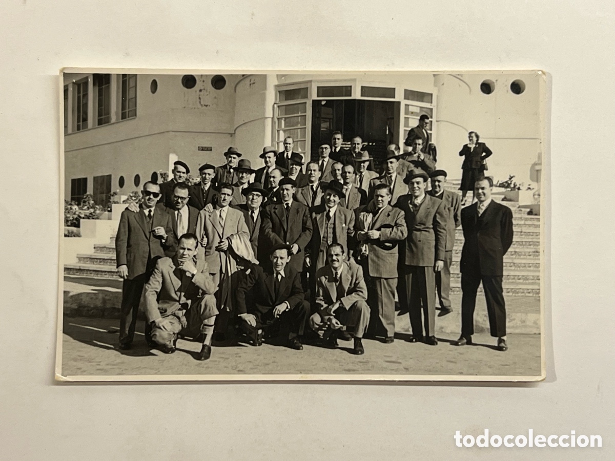 Fotograf&iacute;a antigua: VALENCIA. Fotograf&iacute;a FINEZAS.. Reuni&oacute;n en el Club N&aacute;utico&hellip; (h.1950?) Med&iacute;das: 14 x 9 cm